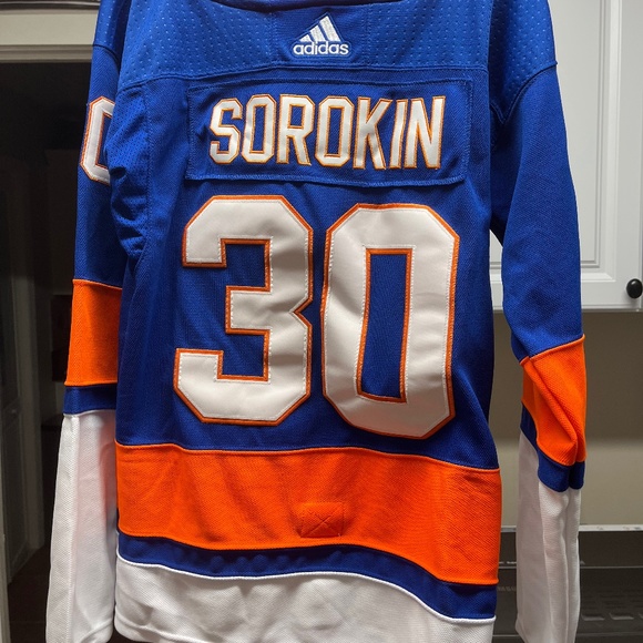 adidas Tops - DELETED- not sure how to take this down but do not buy